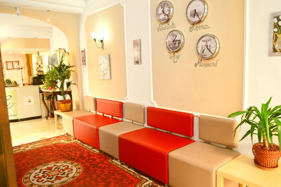 Communal lounge/ TV room