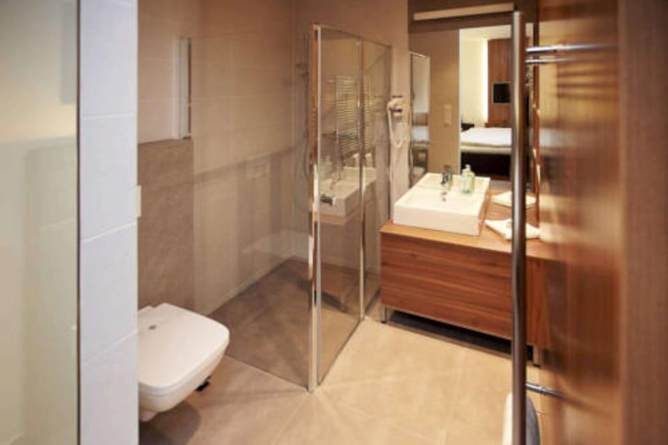 Bathroom, Decorative detail