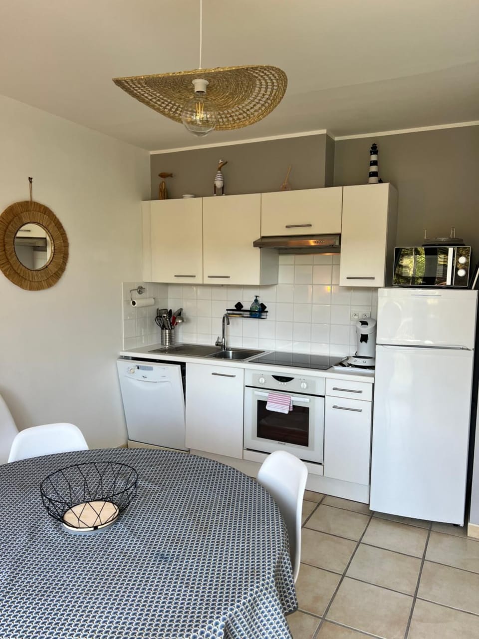 Coffee/tea facilities, Kitchen or kitchenette, Dining area, dishwasher, minibar, pet friendly, stove, toaster