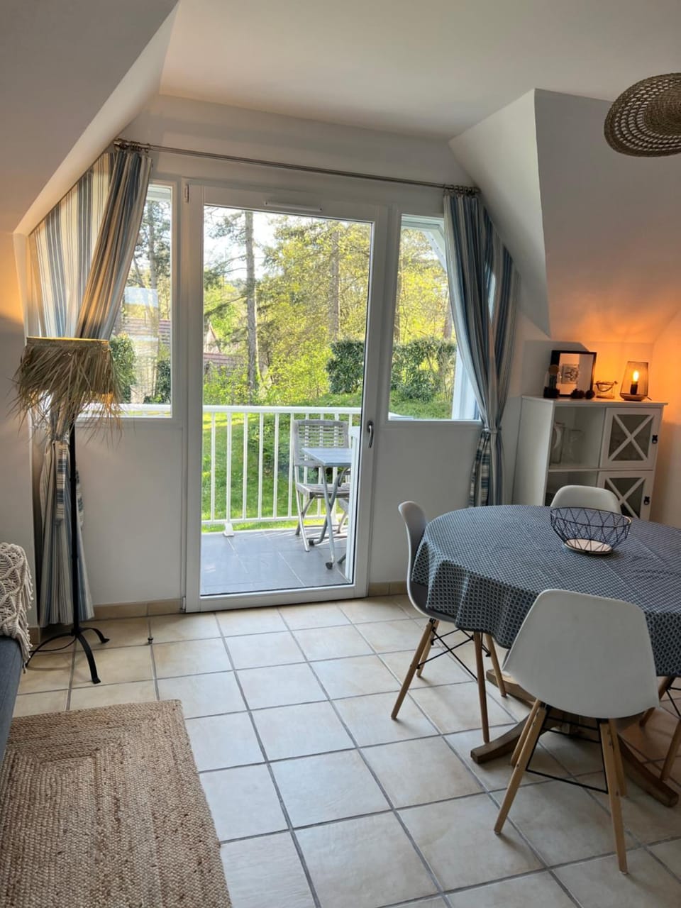 Patio, View (from property/room), Balcony/Terrace, Living room, Seating area, Dining area, Garden view