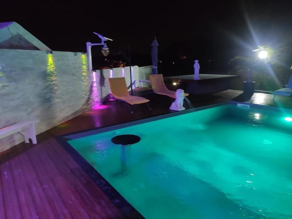 ZANNAMALAKA 2 F1 POUR UN GROUPE DE 4 Avec Piscine Vacation rental in Grande-Terre, Guadeloupe