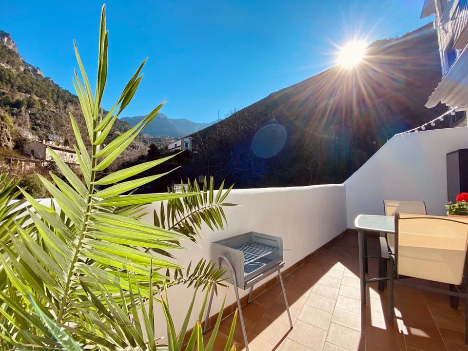 Balcony/Terrace, Mountain view