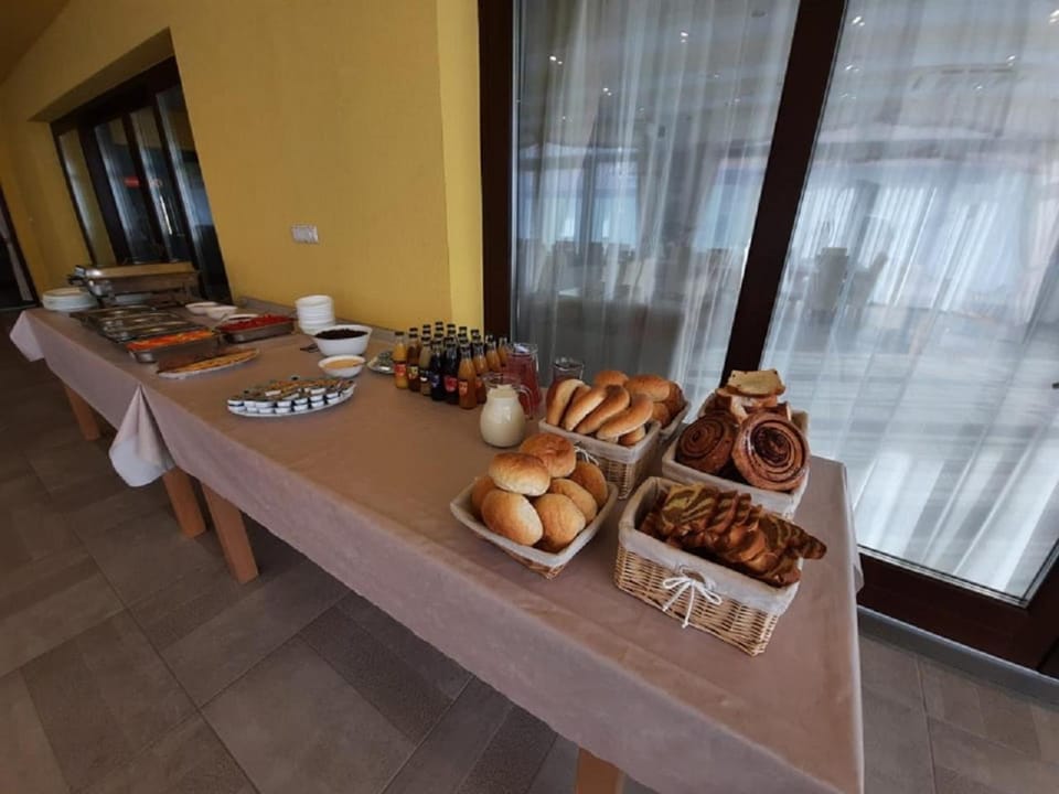 Breakfast, Buffet breakfast