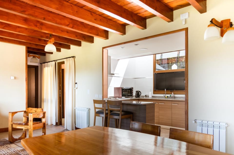 Kitchen or kitchenette, Dining area, pet friendly