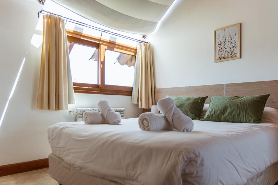 Bed, Garden, Photo of the whole room, Bedroom