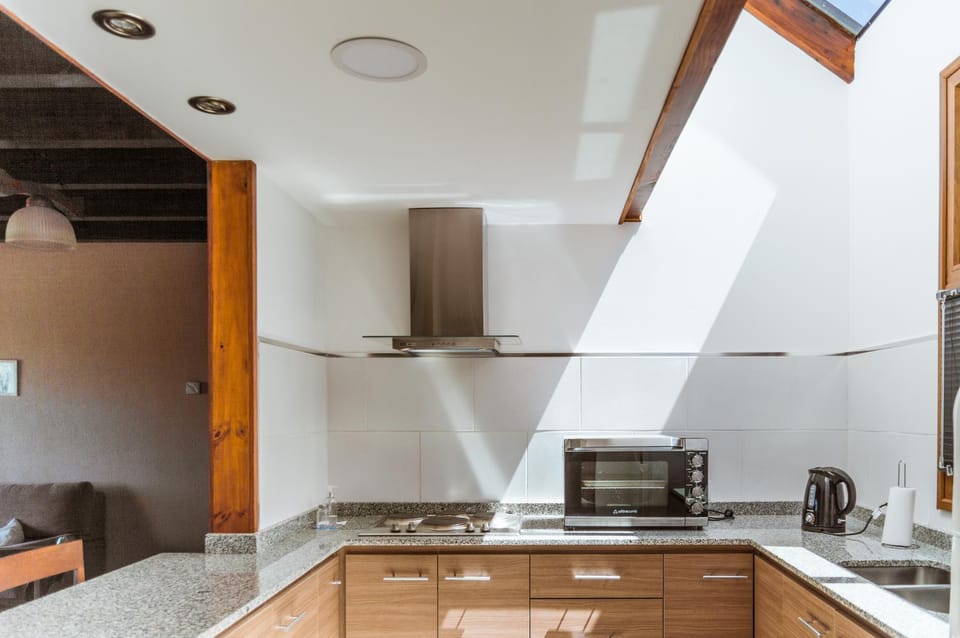 Kitchen or kitchenette, pet friendly, stove