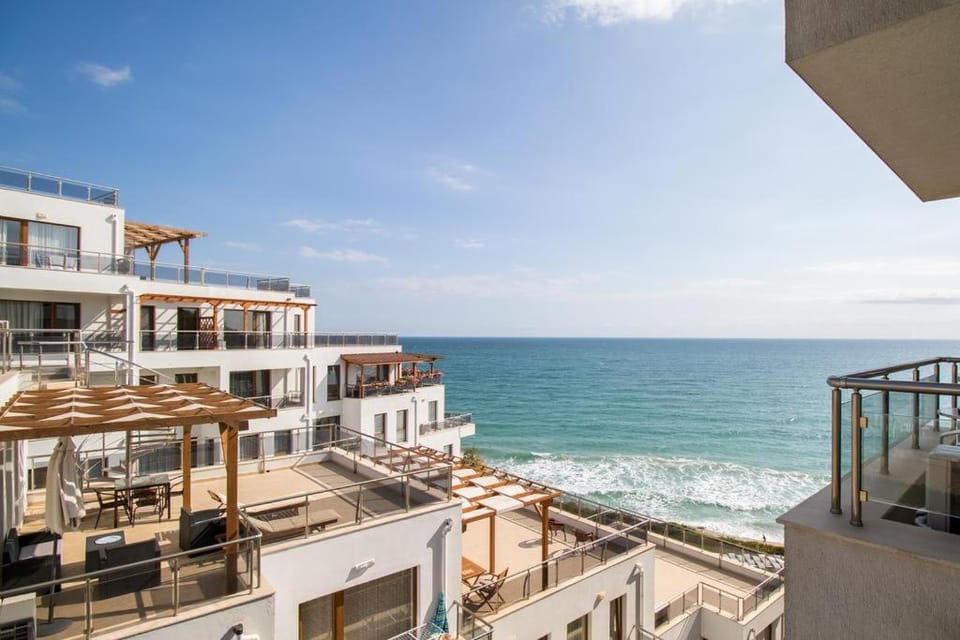 Property building, Balcony/Terrace, Sea view