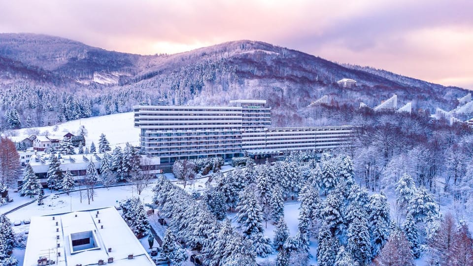 Property building, Bird's eye view, Winter, Location