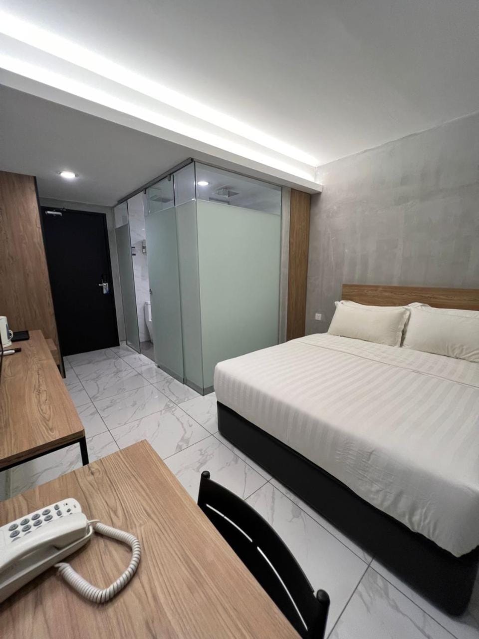 Photo of the whole room, Bedroom
