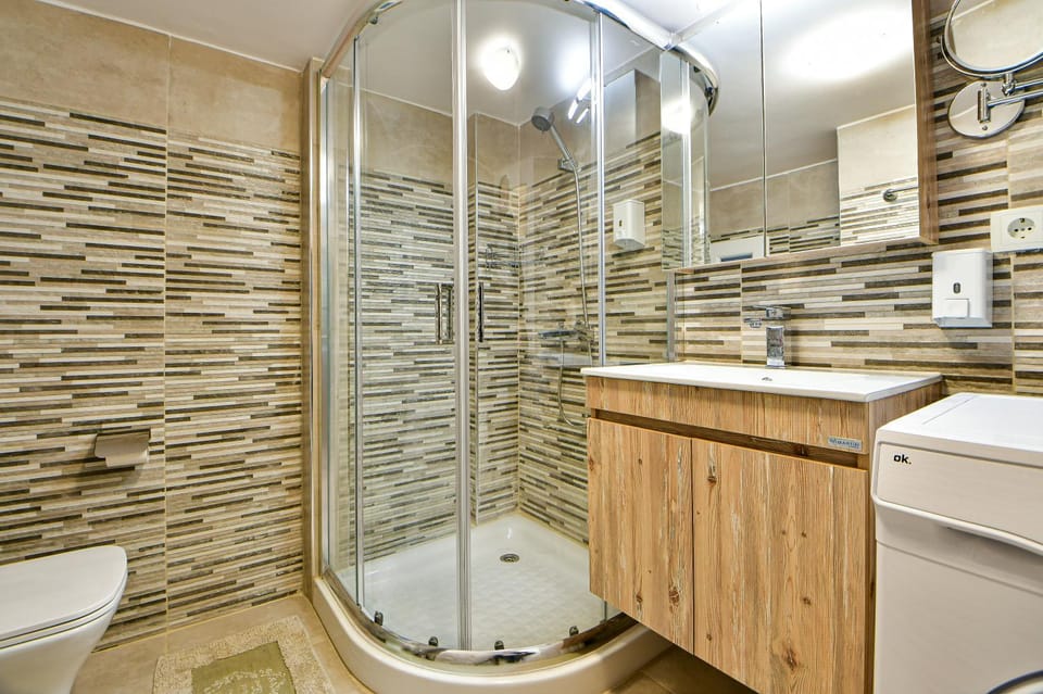 Shower, Toilet, Bathroom