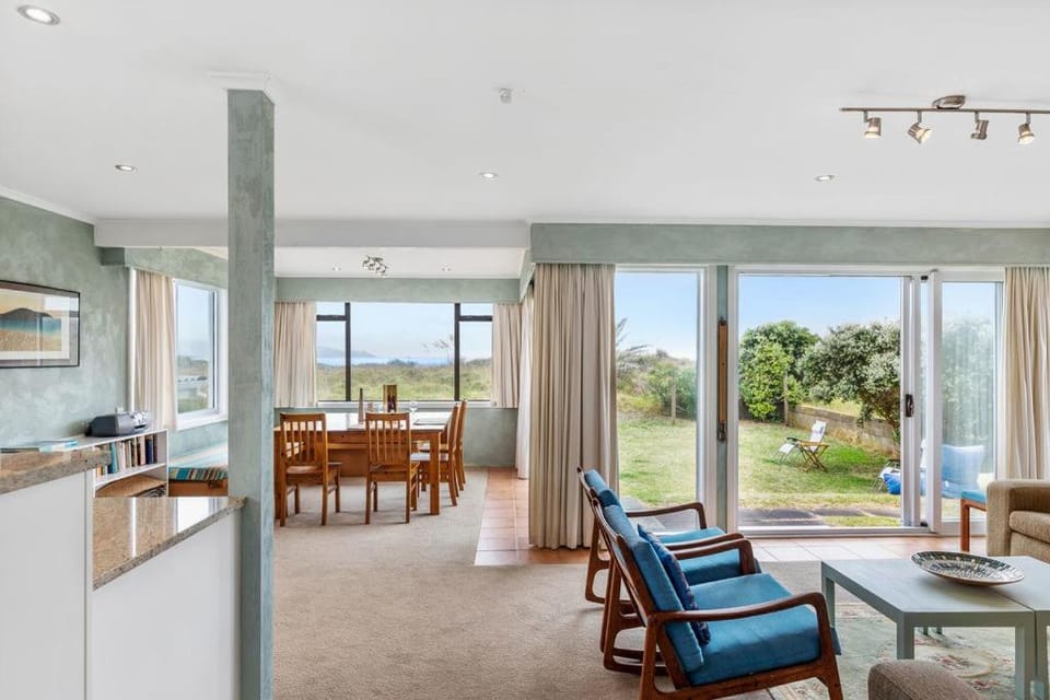 La Casa de la Playa - Waikanae Beach Holiday Home House in Wellington Region