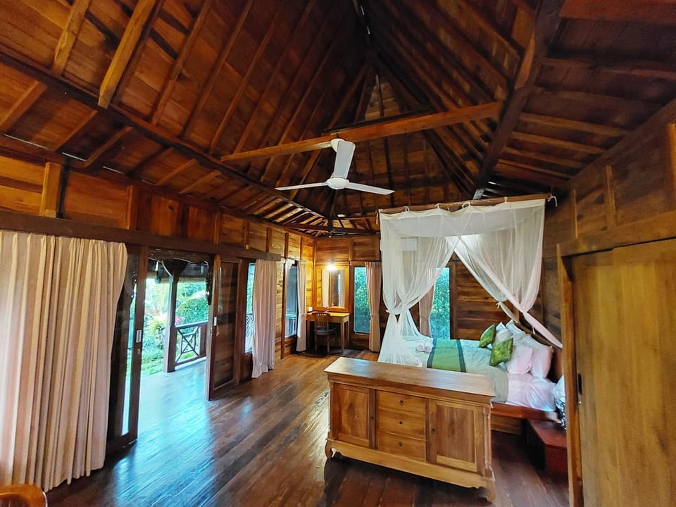 Bed, Photo of the whole room, Bedroom, fireplace