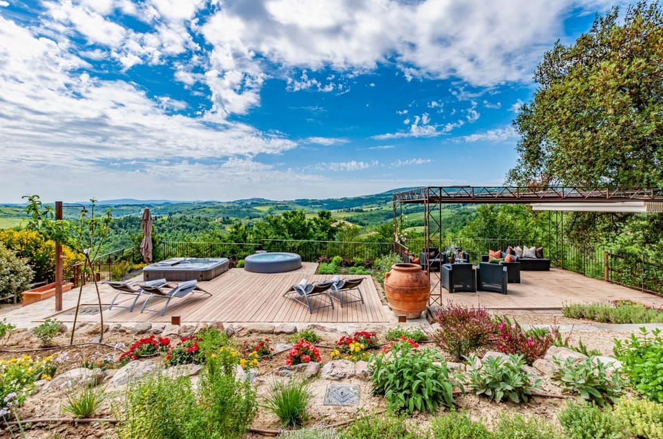 Natural landscape, Garden, Hot Tub, Garden view, sunbed