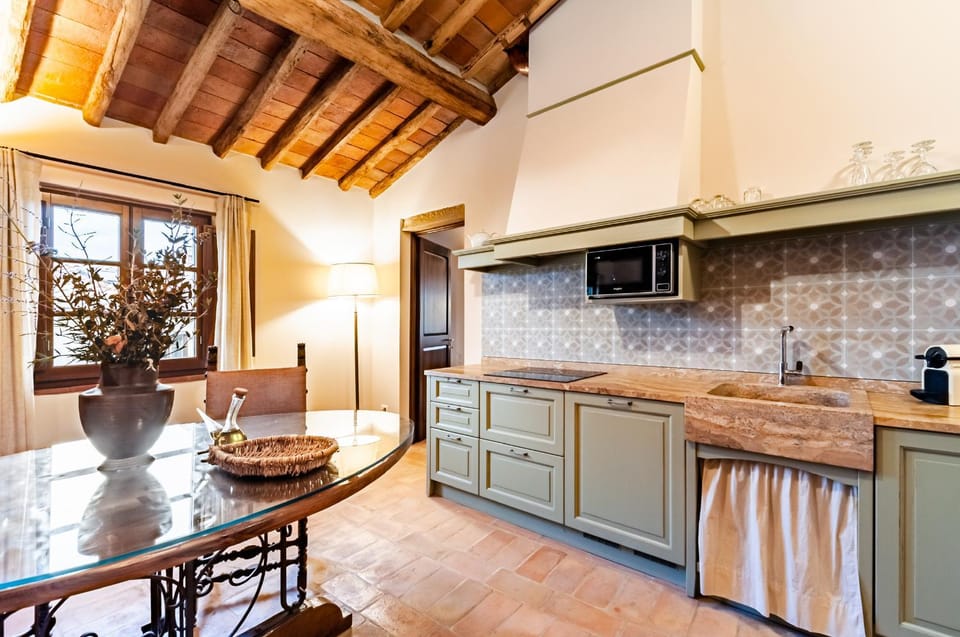 Kitchen or kitchenette, Dining area, dishwasher, stove