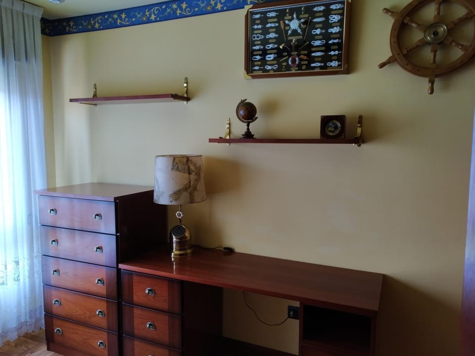 Bed, Decorative detail, Seating area