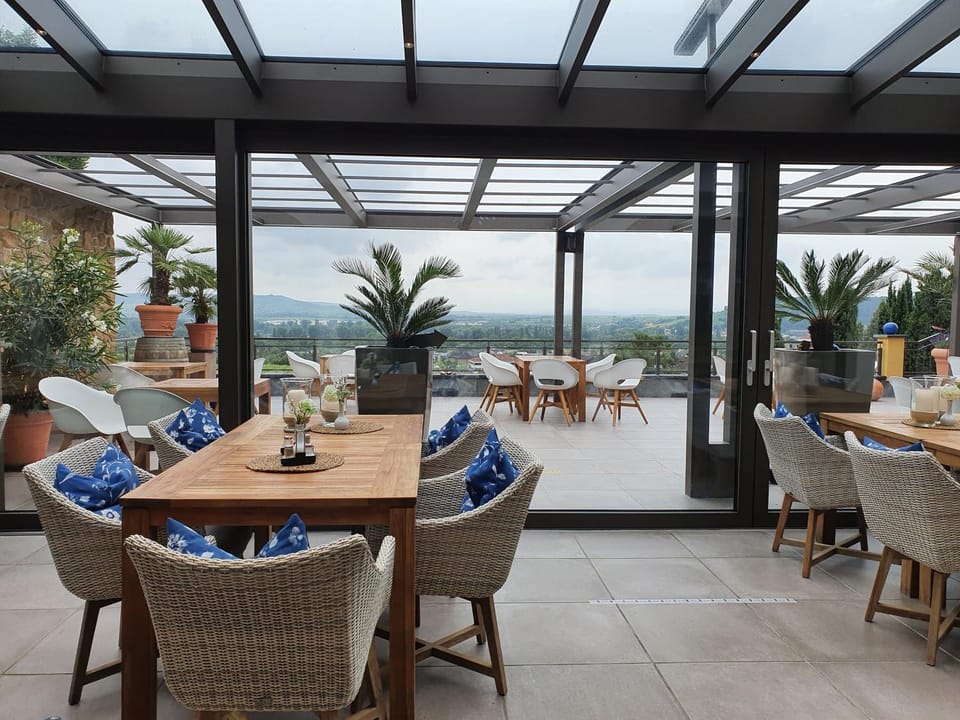 Restaurant/places to eat, Restaurant/places to eat, View (from property/room), Balcony/Terrace, Dining area