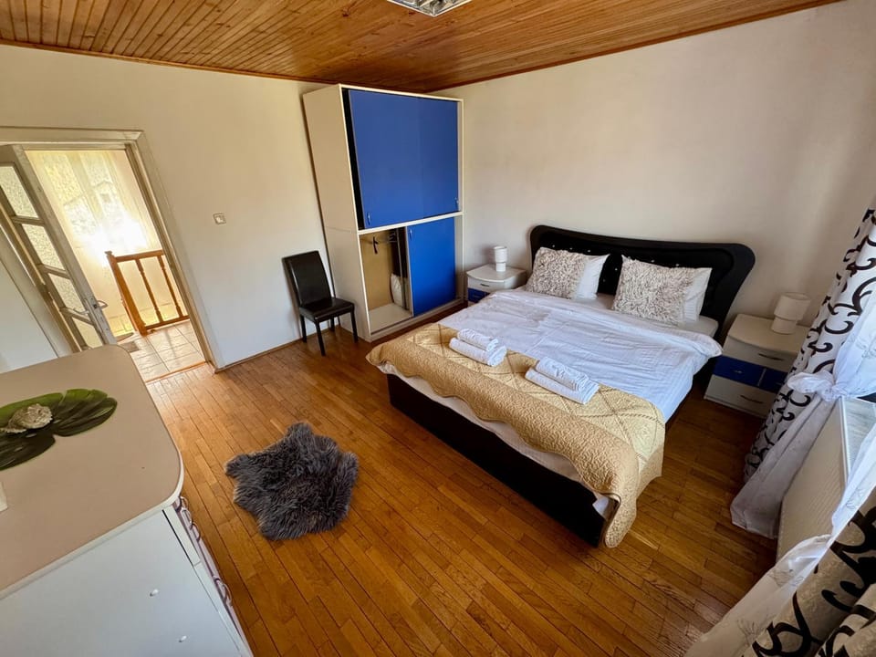 Cozy Villa with a Beautiful View, Terrace and Nature Villa in Romania