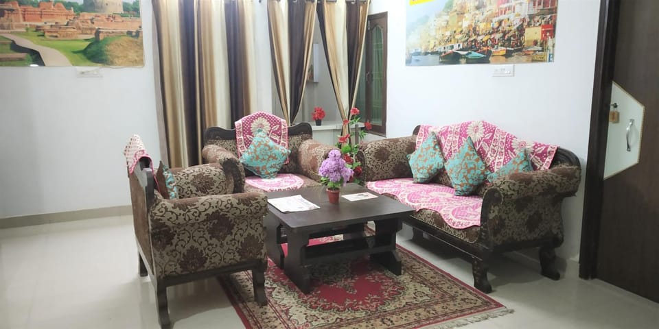 Living room, Lobby or reception, Seating area, Breakfast