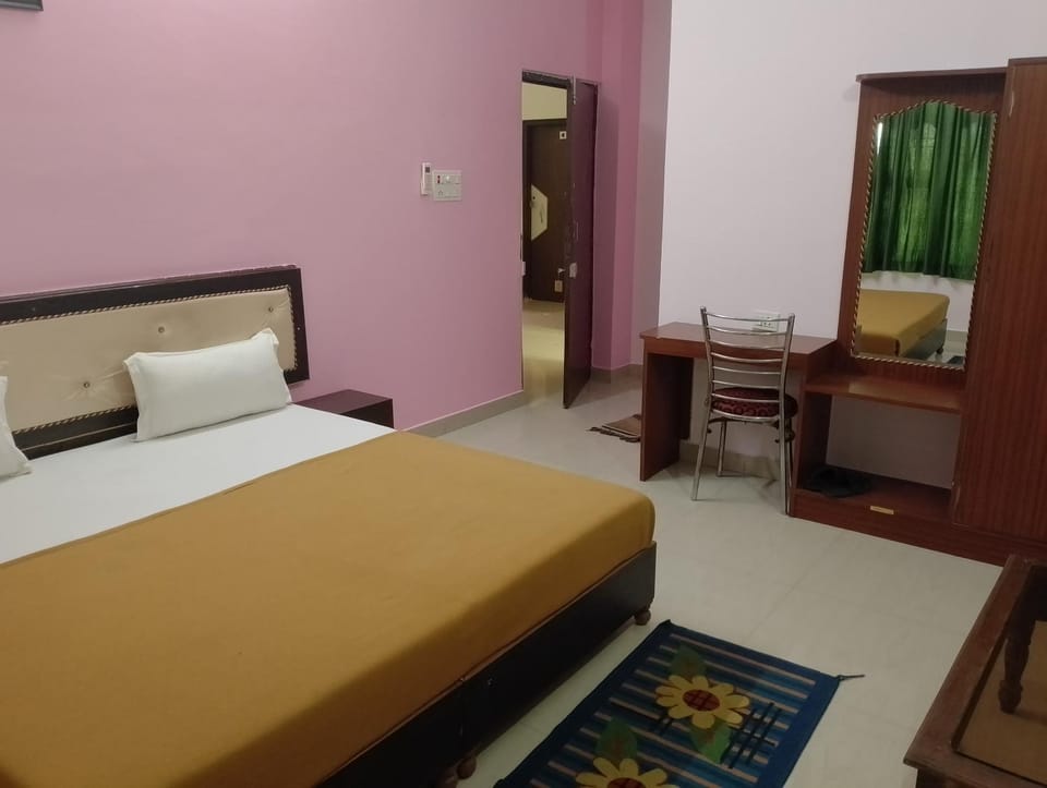 Bed, TV and multimedia, Bedroom