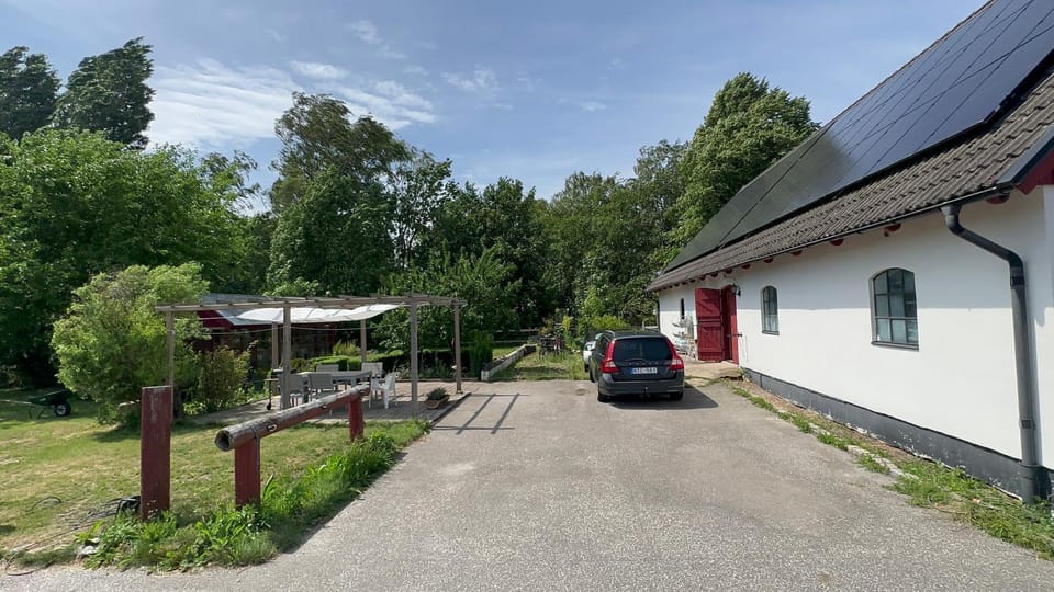 Stort rymligt boende med två sovrum och pentry i lantlig miljö Apartment in Skåne County