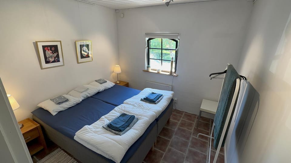 Stort rymligt boende med två sovrum och pentry i lantlig miljö Apartment in Skåne County