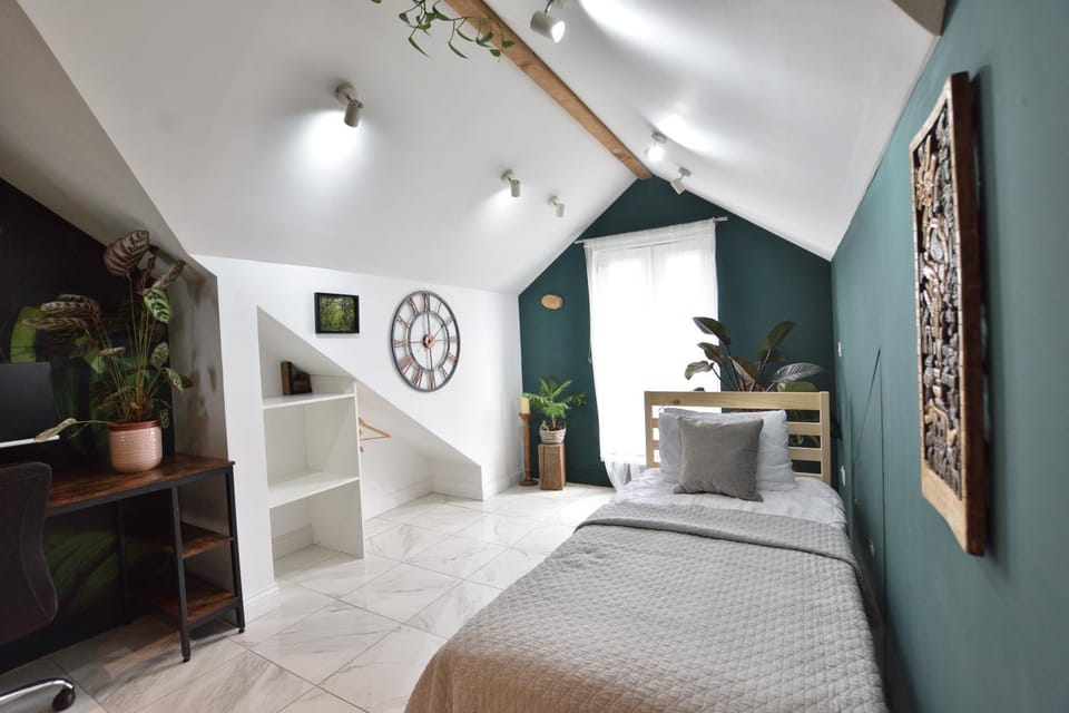 Bed, Bedroom