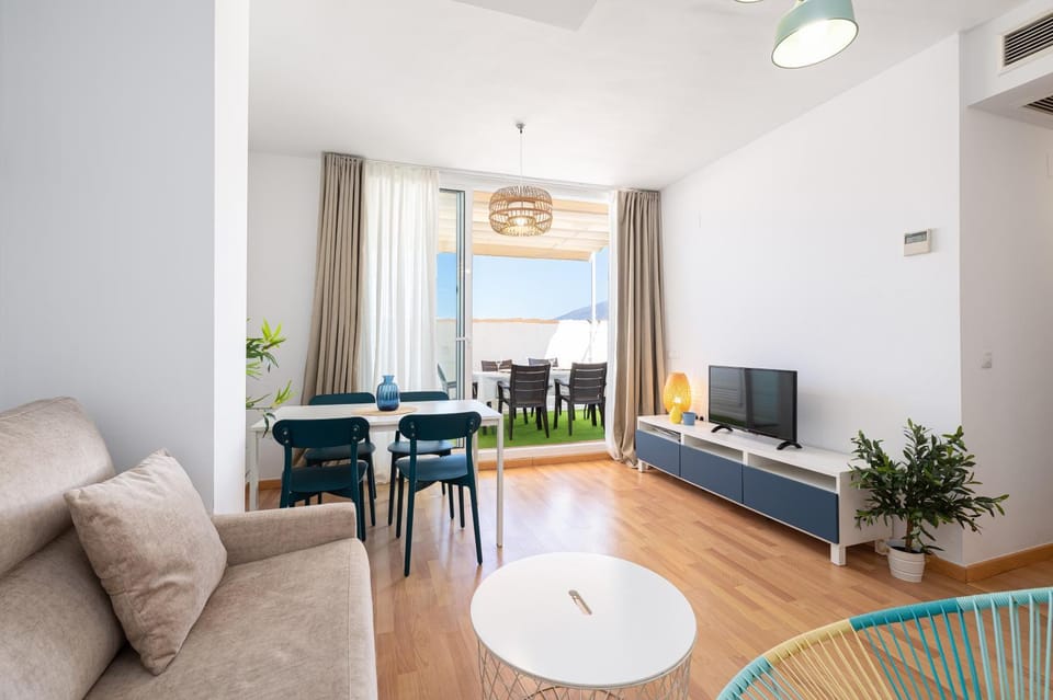 TV and multimedia, Living room, Seating area, Dining area