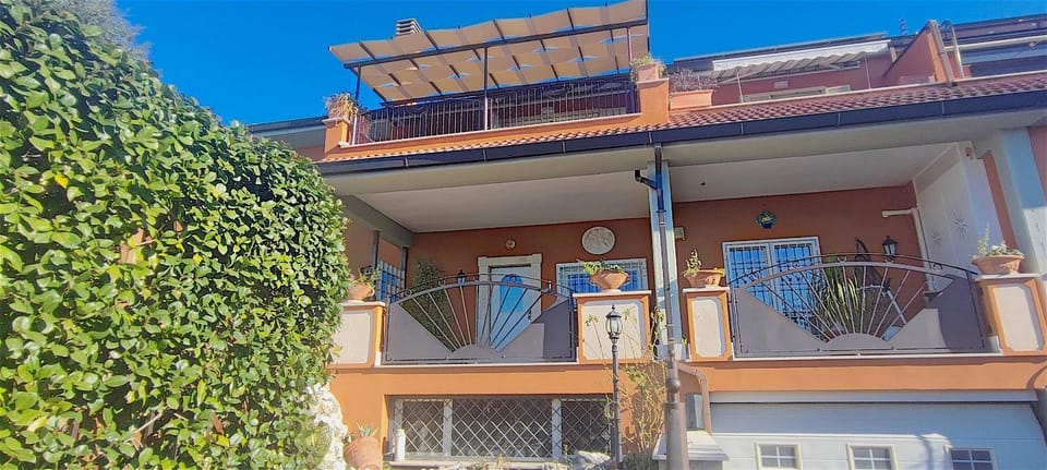 Property building, Internal: Not applicable to any particular room