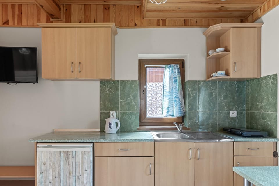 Kitchen or kitchenette, pet friendly, stove