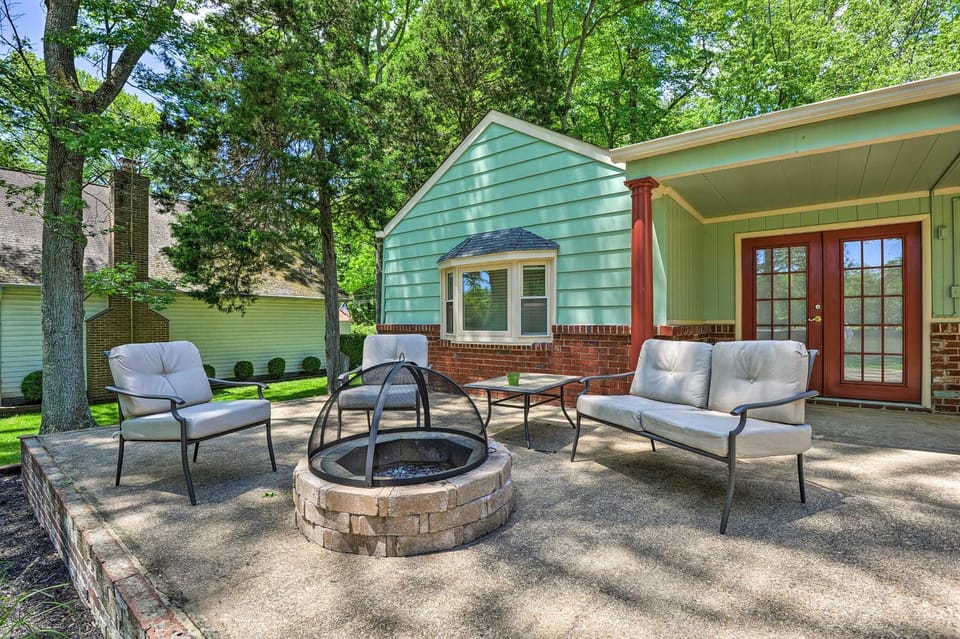 Waterfront Annapolis Cottage: Fire Pit & Pier House in Anne Arundel County