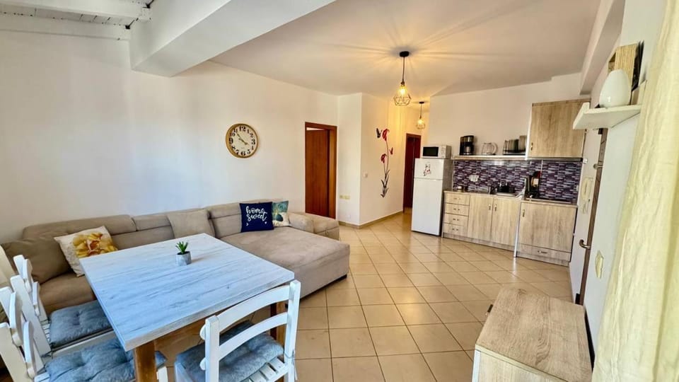Kitchen or kitchenette, Living room, Photo of the whole room, Seating area, Dining area