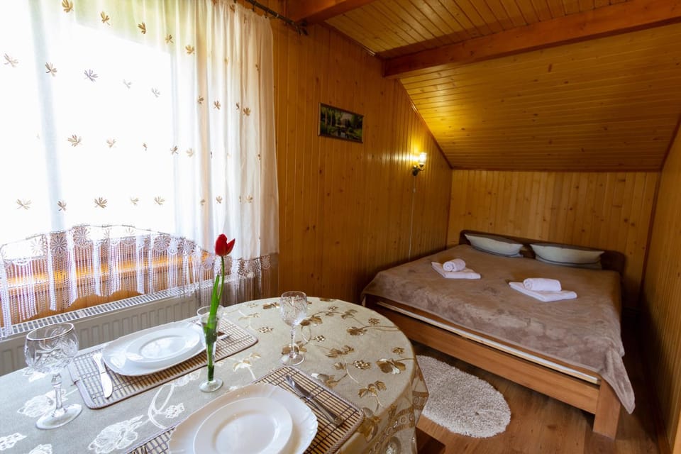 Bed, Photo of the whole room, towels