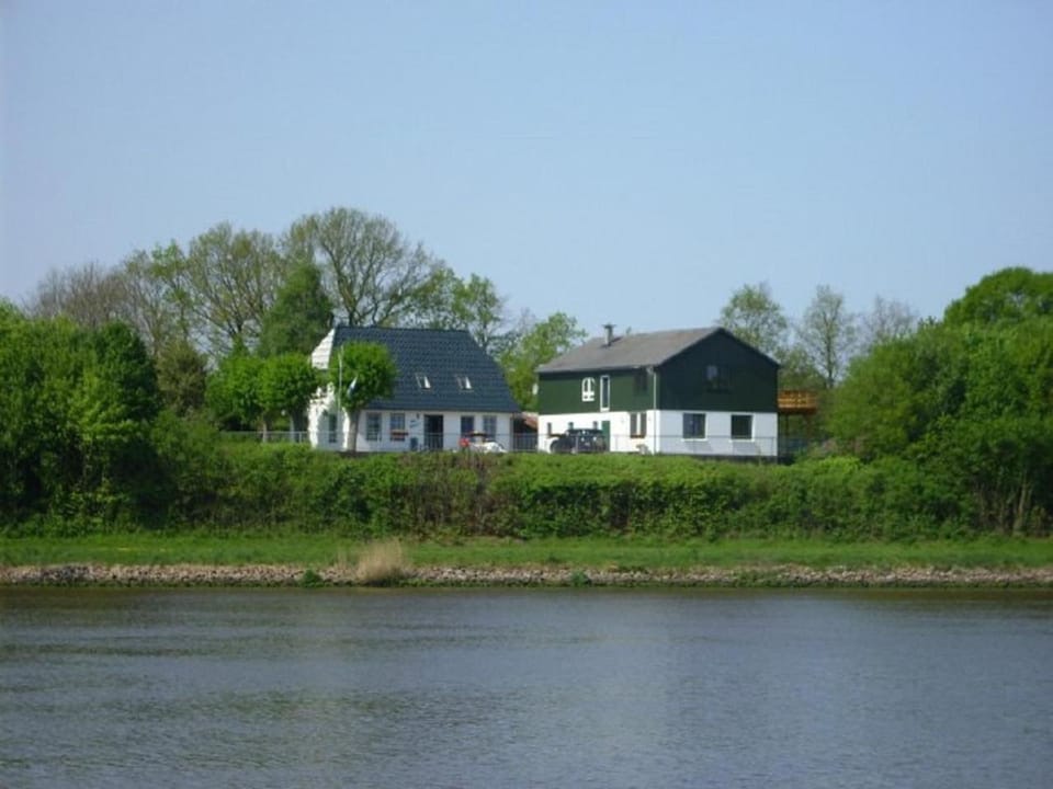 Property building, Neighbourhood
