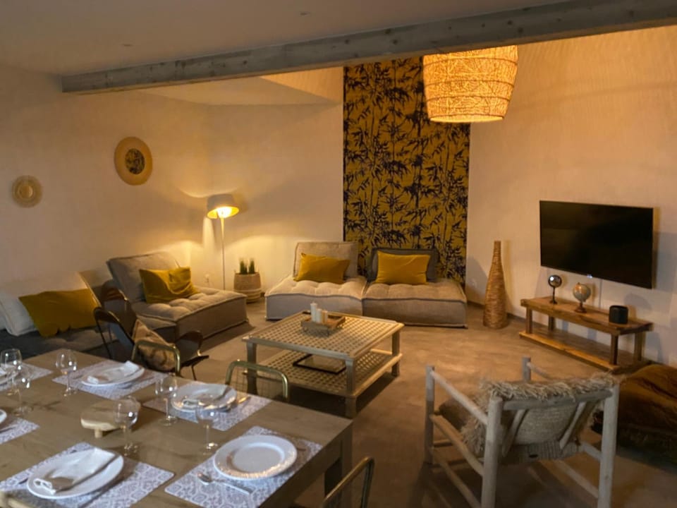 Living room, Seating area
