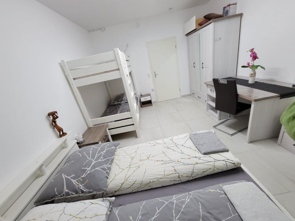 3 WG-geeignete Zimmer zur Selbstverpflegung Bed and Breakfast in Stuttgart