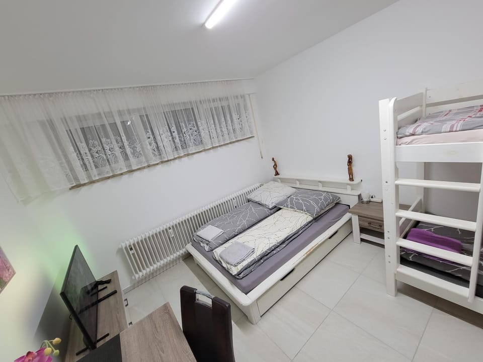 3 WG-geeignete Zimmer zur Selbstverpflegung Bed and Breakfast in Stuttgart