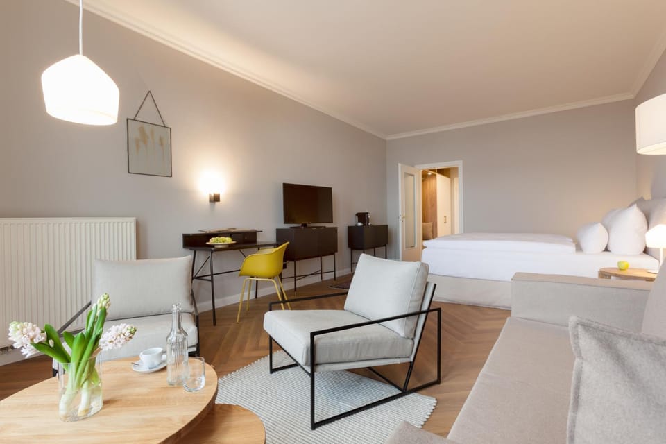 Photo of the whole room, Seating area