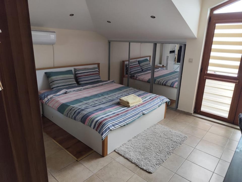 Bed, Photo of the whole room, Bedroom, towels, air conditioner