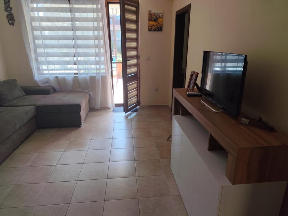 TV and multimedia, Living room, Dining area