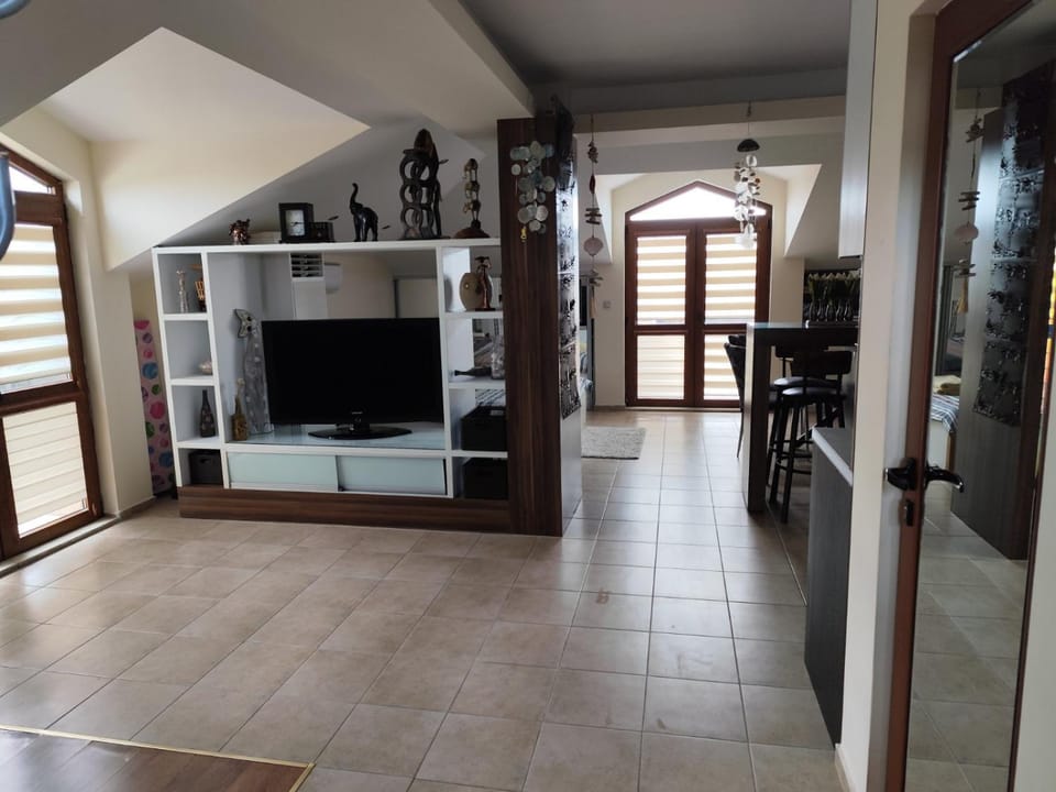 TV and multimedia, Kitchen or kitchenette, Dining area
