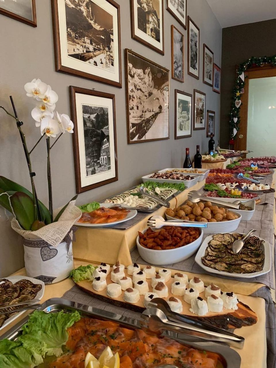 Food and drinks, Food