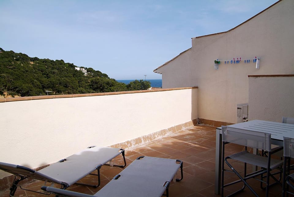 Patio, Spring, Off site, Day, Neighbourhood, Natural landscape, Summer, Fishing, Golfcourse, Horse-riding, Minigolf, Snorkeling, Squash, Balcony/Terrace, Tennis court, Windsurfing, Canoeing, Hiking, Cycling, Diving, Autumn