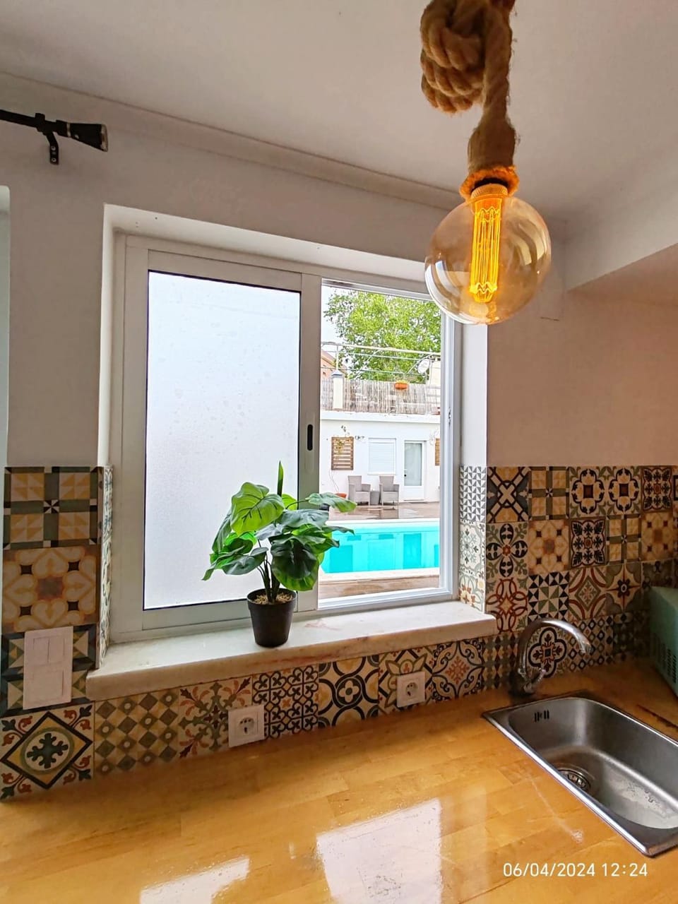 Kitchen or kitchenette, Pool view