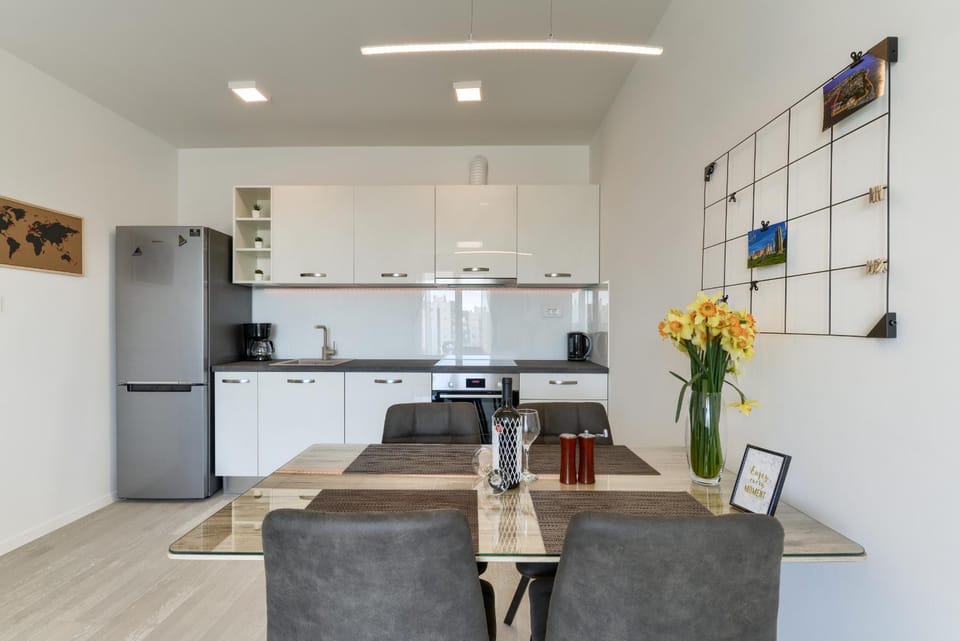 Kitchen or kitchenette, Seating area, Dining area
