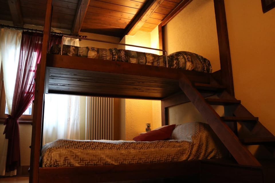 Bed, Photo of the whole room, Bedroom, group of guests, bunk bed, Family