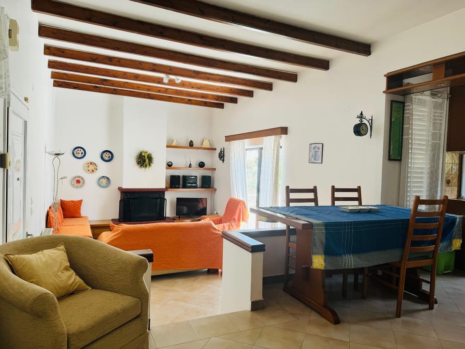 Summer, Living room