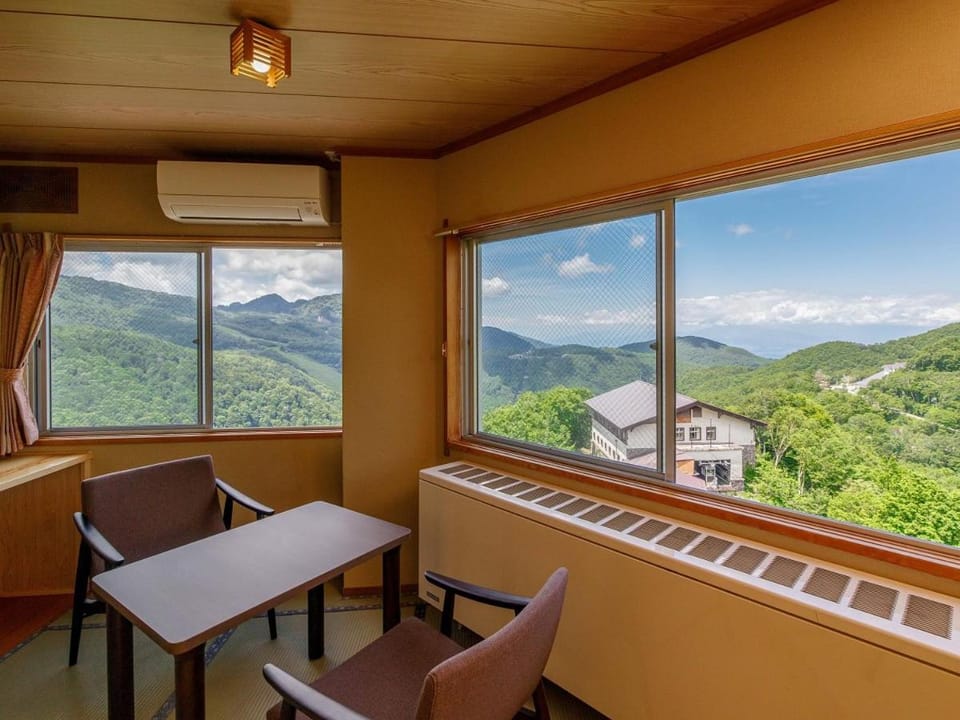Hotel Iwasuge Ryokan in Shimotakai District