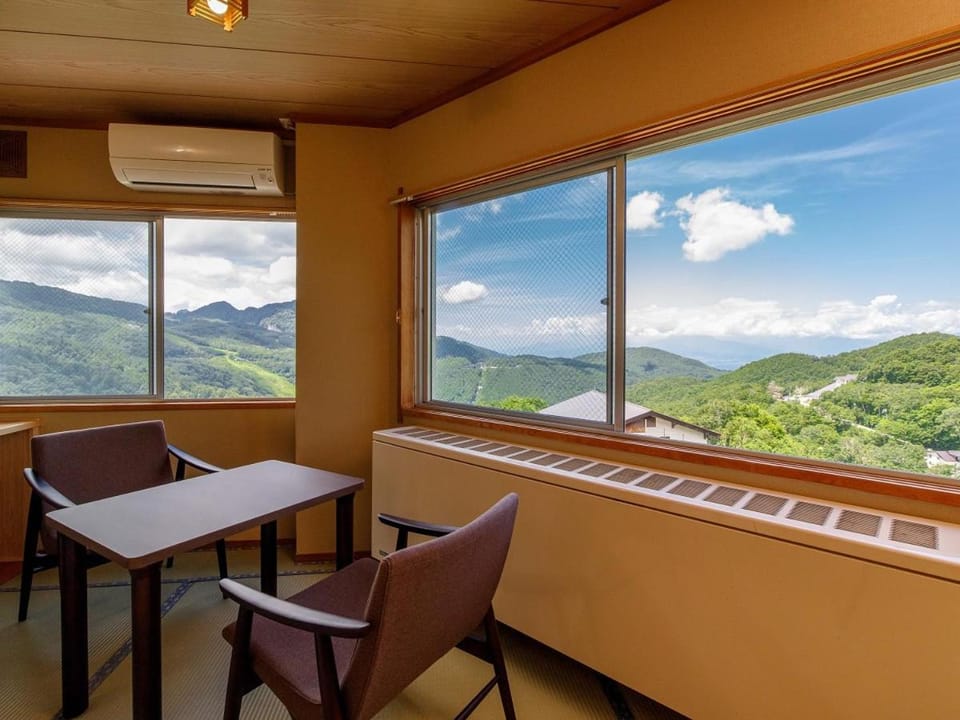 Hotel Iwasuge Ryokan in Shimotakai District