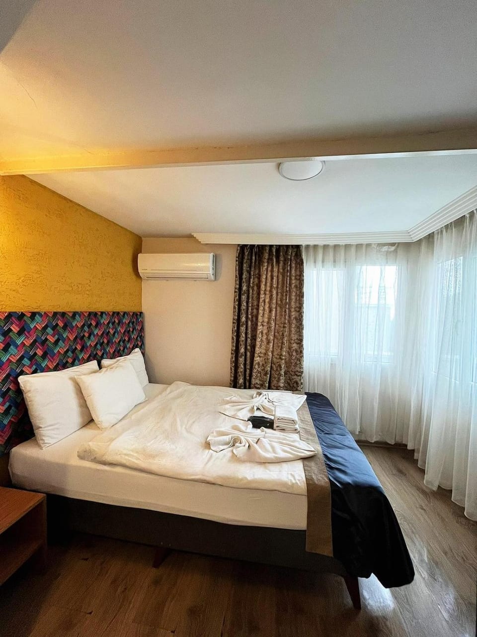 Bed, air conditioner