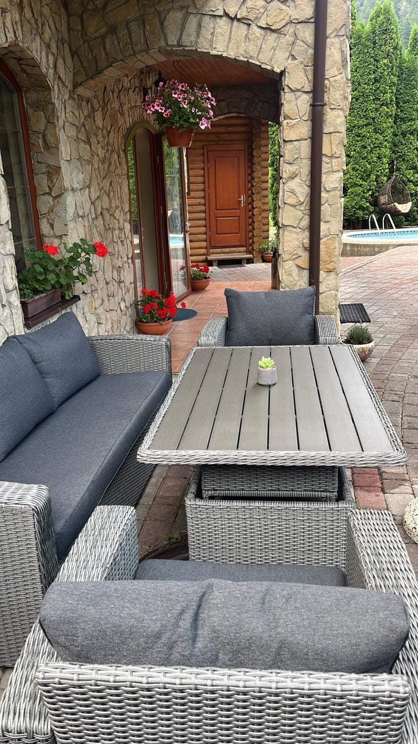 Property building, Seating area